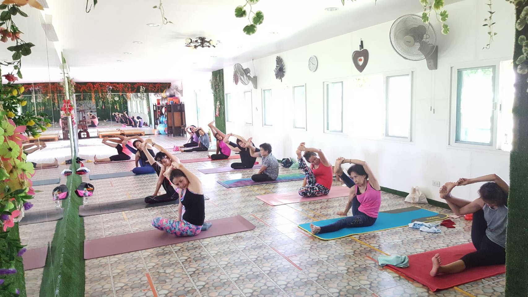 Aerial Yoga — โยคะอากาศ